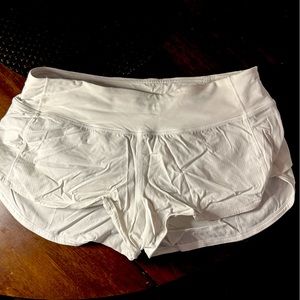 lululemon speed-up low rise lined short 2.5" Size 6